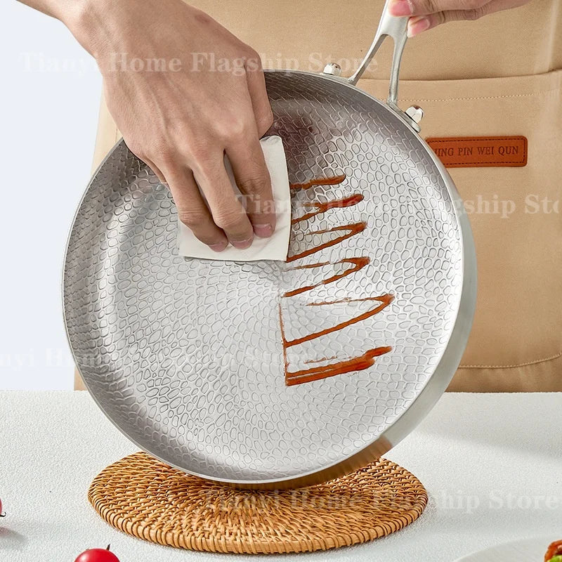 Maison Verdane non-stick stainless steel frying pan with uncoated surface, suitable for gas and induction stovetops.